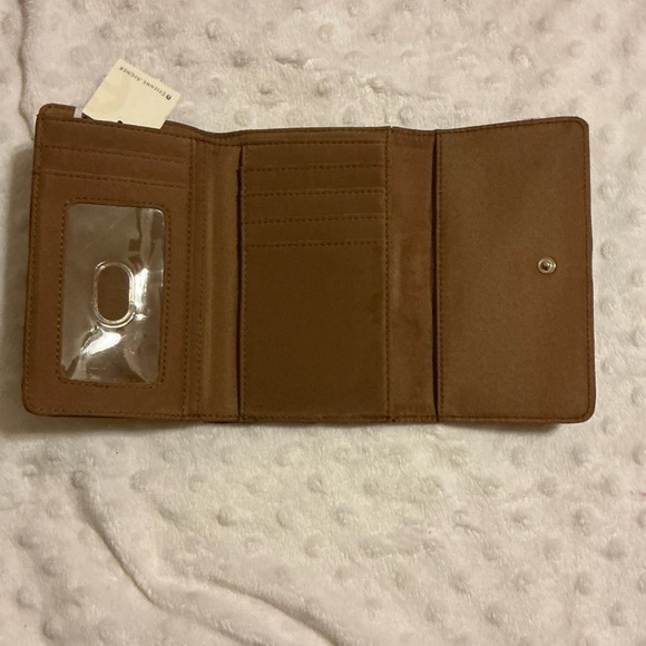 Etienne Aigner Logo Wallet - Picture 3 of 6
